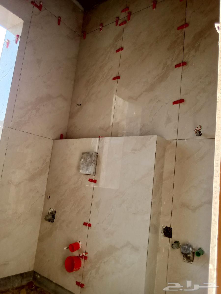 مبلط سيراميك ورخام وبورسلان جدران وارضيات يعمل بدقه وإتقان64582692636674113