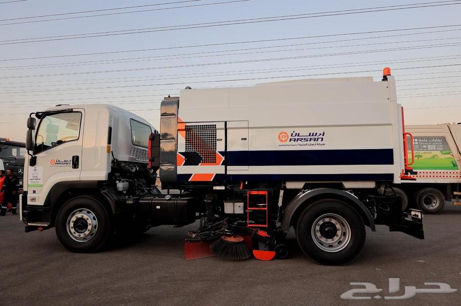 Rental of cleaning containers, debris containers, city contracts, brooms, shovels, and dump trucks64589713666818114