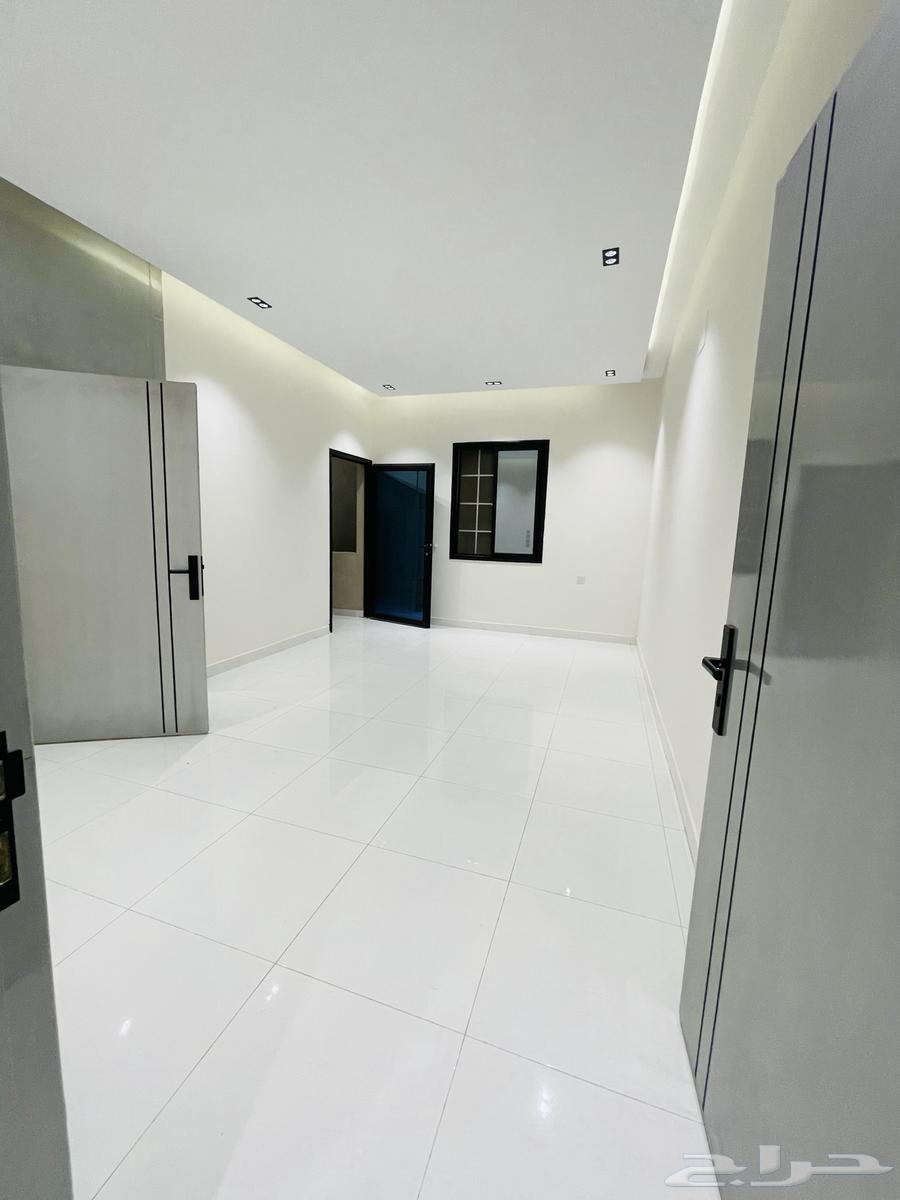 For sale, upper-floor apartments with rooftop and elevator, Al-Ma3arid district, priced at 52064582453174913111