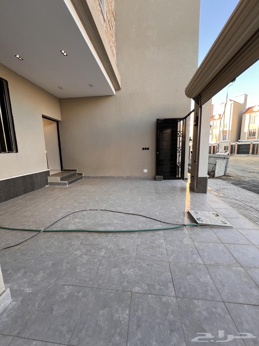 للبيع ادوار ارضيه طريق ابها الخميس بالقرب من مطار ابها64582453651075112