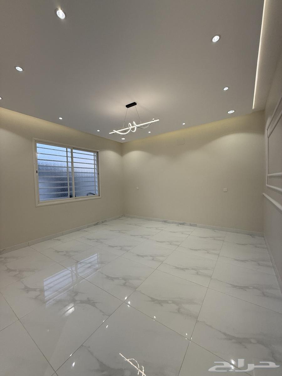 للبيع دور أرضي بحوش ومداخل خاصة قرب حديقة الزهور بالمحالة64582436469634112