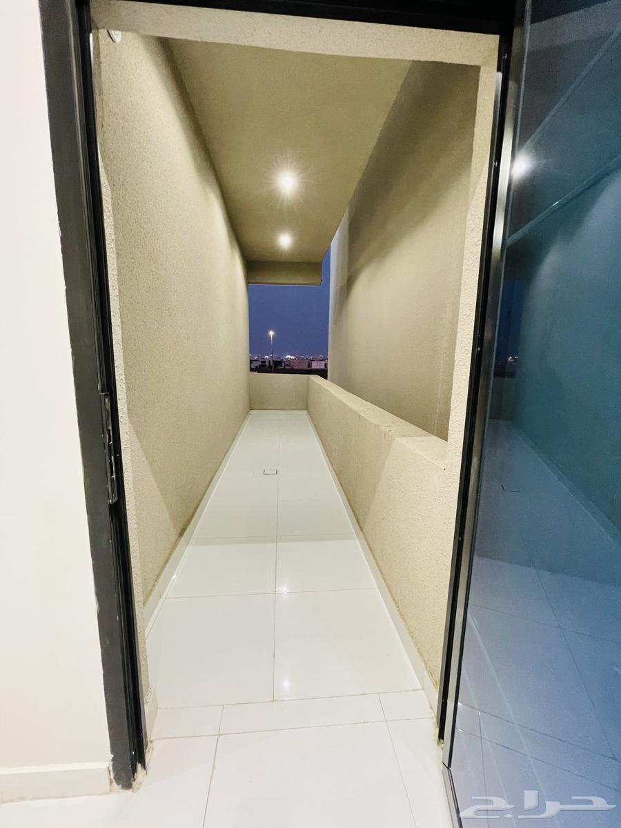 For sale, upper-floor apartments with rooftop and elevator, Al-Ma3arid district, priced at 52064582453174913112