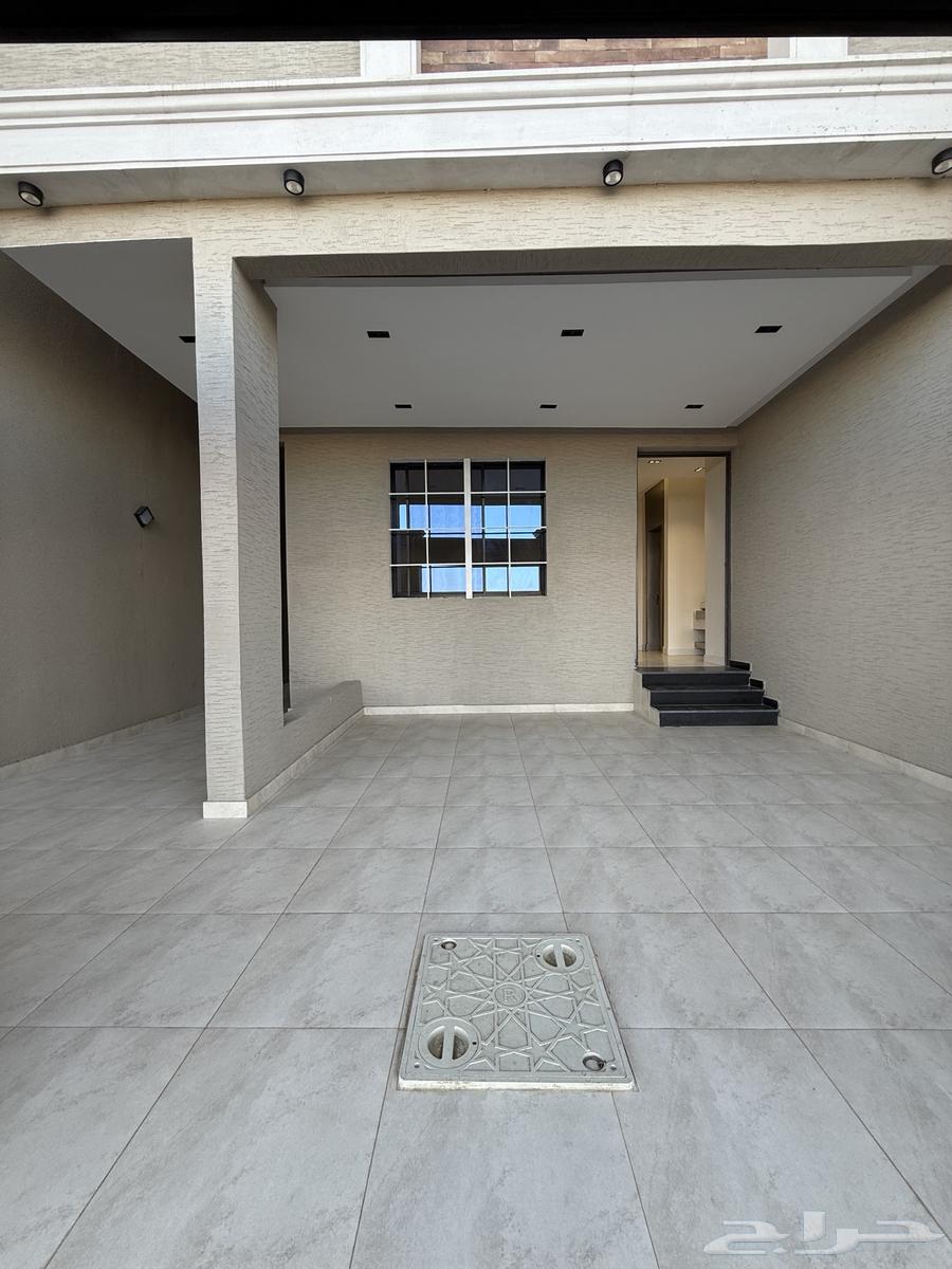 للبيع دور أرضي بمداخل خاصة وحوش بحي المعارض بسعر 570 الف64582436479745111