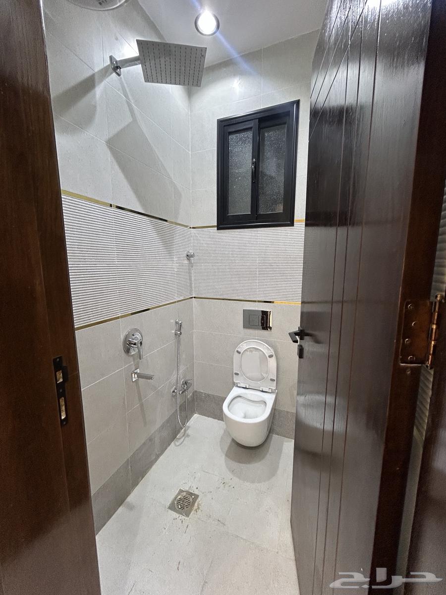 للبيع شقة دور ارضي 6غرف وسط الخدمات حي دره الموسى64589627654275114