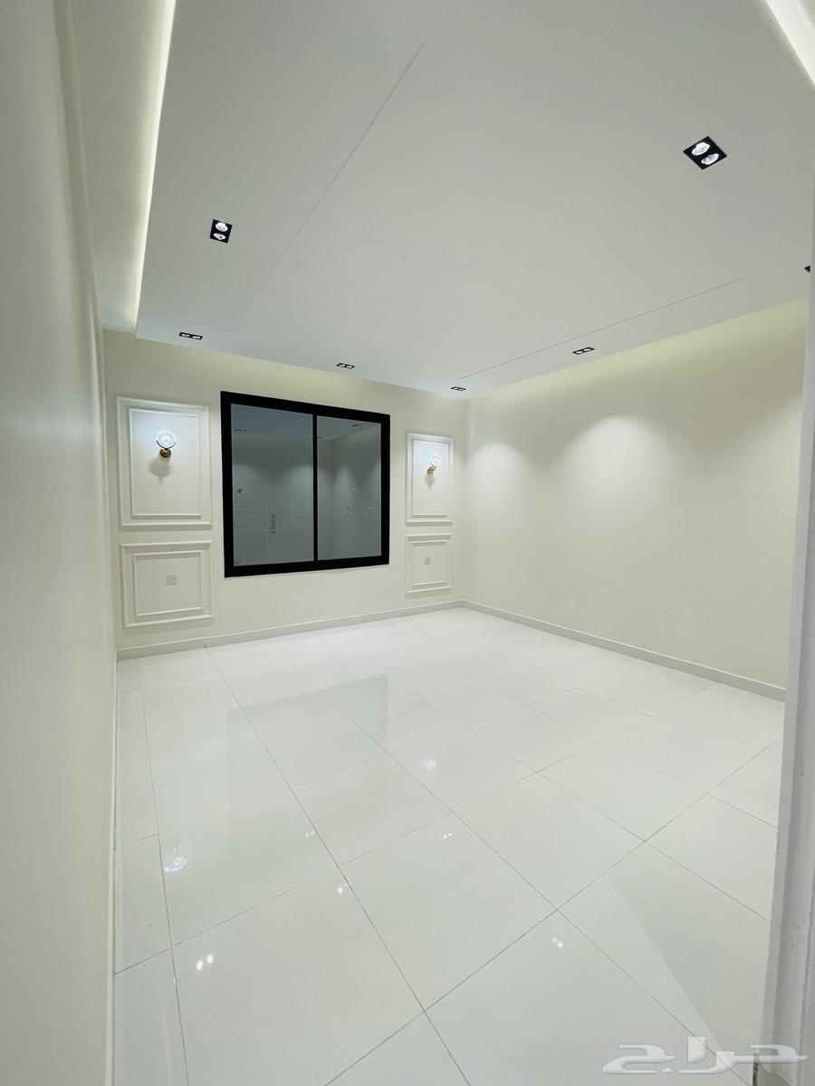 For sale, upper-floor apartments with rooftop and elevator, Al-Ma3arid district, priced at 52064582453174913110