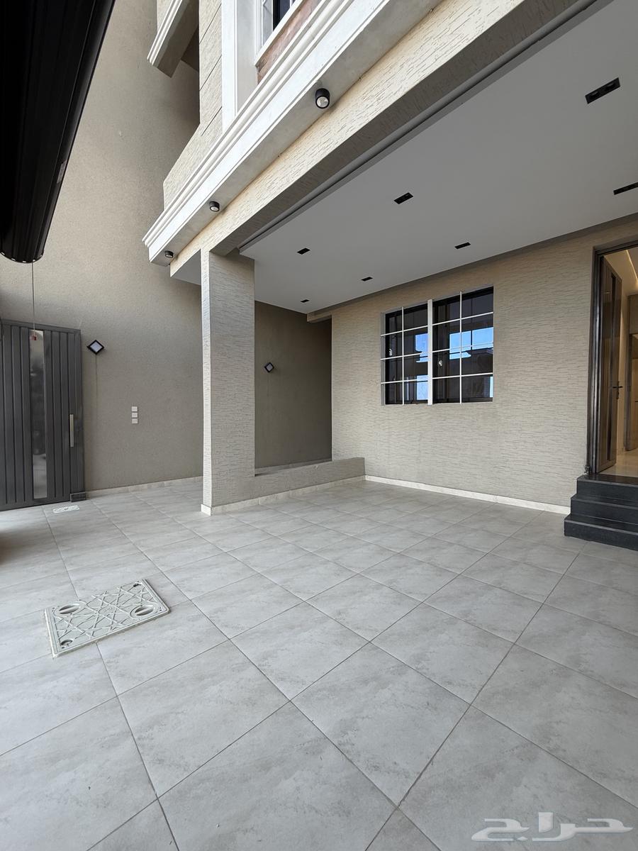 للبيع دور أرضي بمداخل خاصة وحوش بحي المعارض بسعر 570 الف64582436479745113