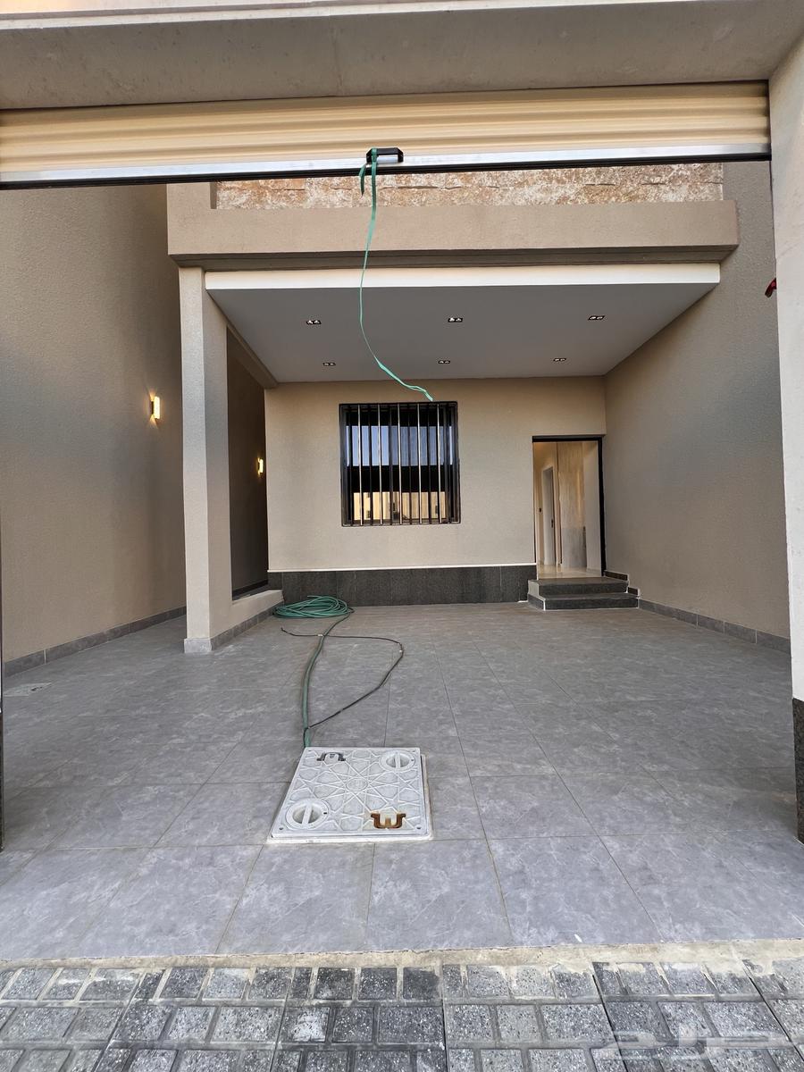 للبيع ادوار ارضيه طريق ابها الخميس بالقرب من مطار ابها64582453651075111