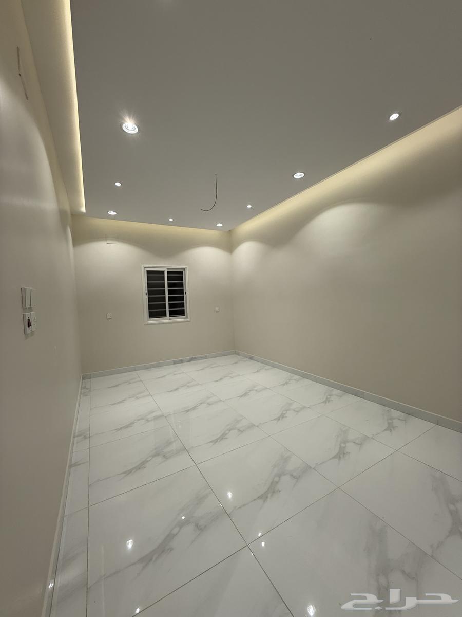 للبيع دور أرضي بحوش ومداخل خاصة قرب حديقة الزهور بالمحالة64582436469634113