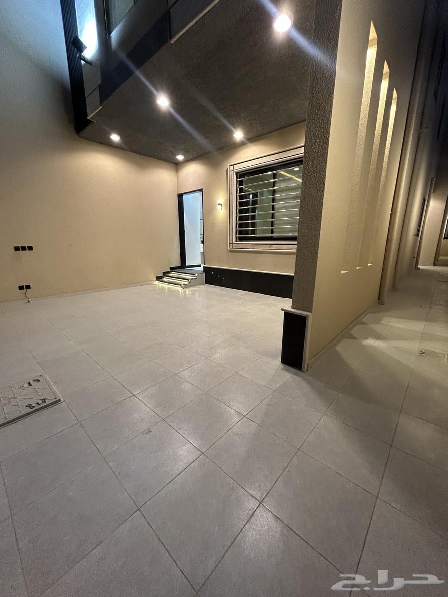 للبيع شقة دور ارضي 6غرف وسط الخدمات حي دره الموسى64589627654275111