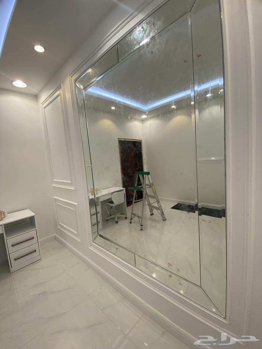 Decorative Technician64582771342082112