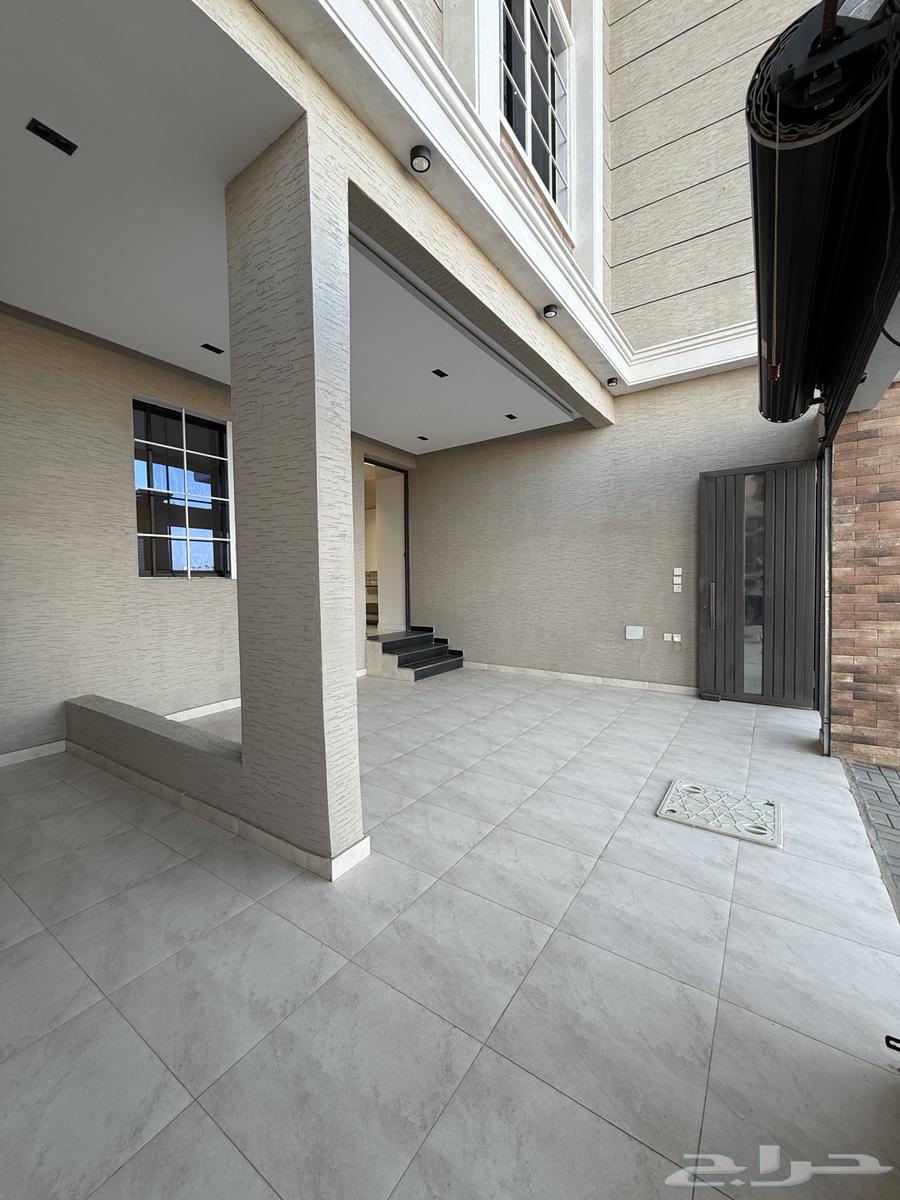 للبيع دور أرضي بمداخل خاصة وحوش بحي المعارض بسعر 570 الف64582436479745112