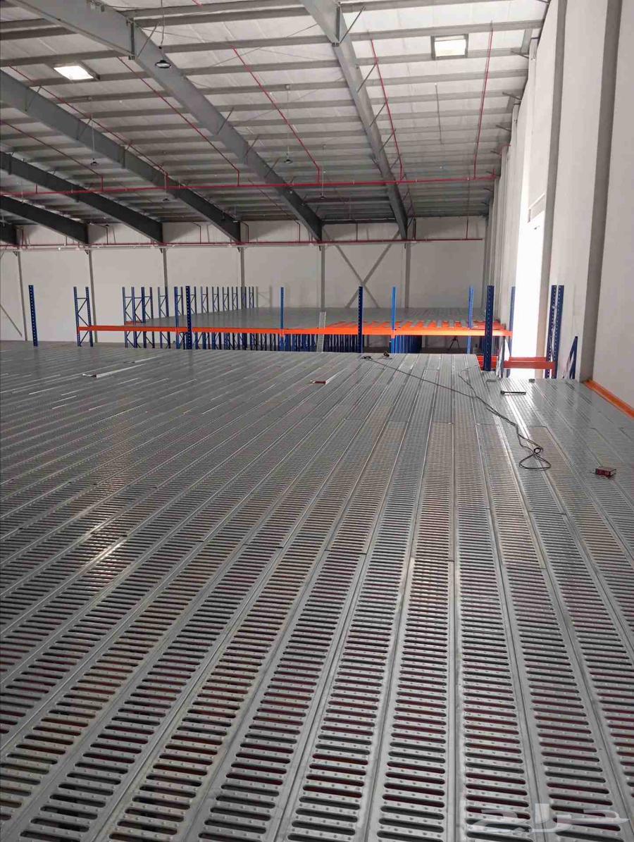 Warehouse storage shelves64582629187458111