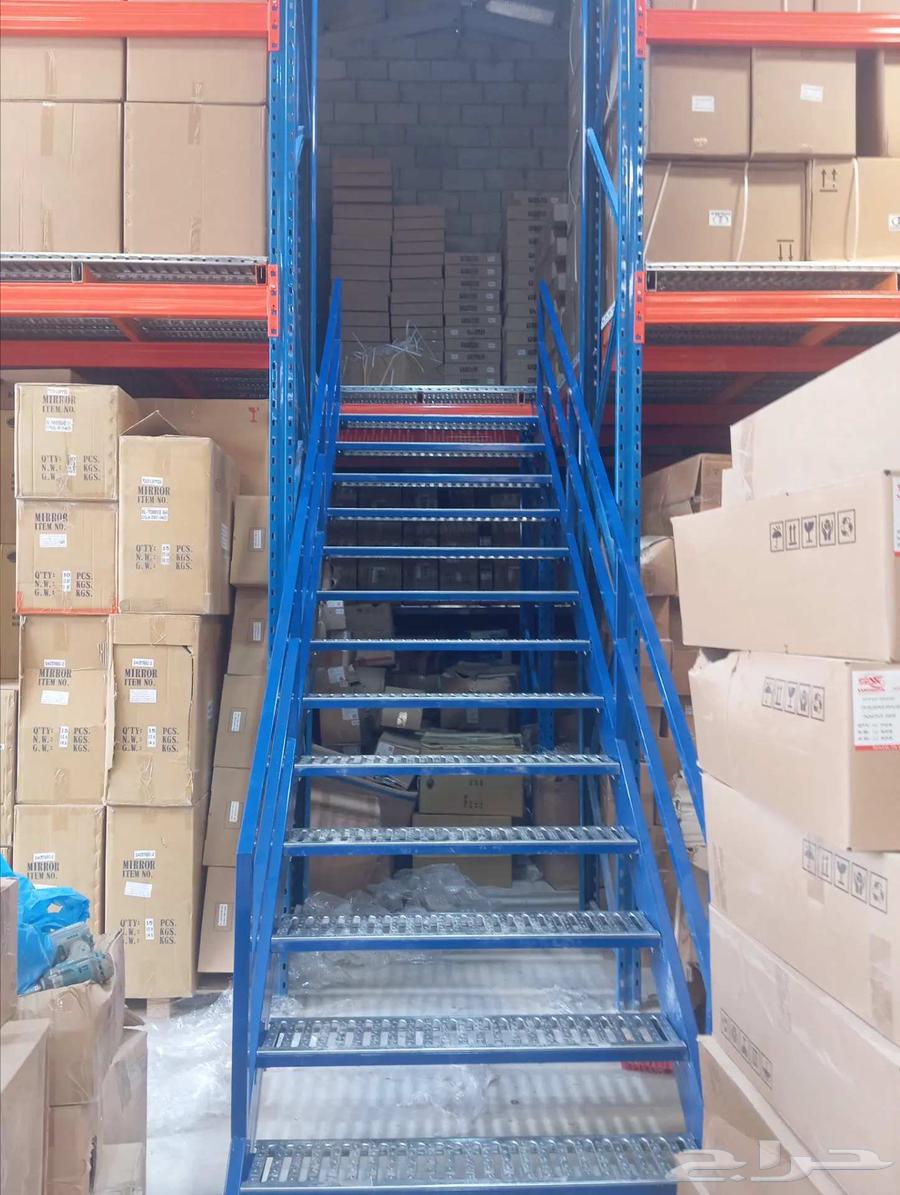 Warehouse storage shelves64582629187458112