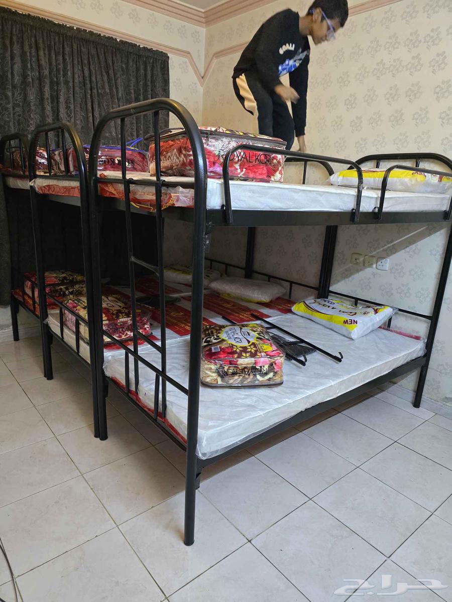 Preparing accommodation for workers: iron bed, iron wardrobe, mattresses, blankets, and pillow64589614533634113