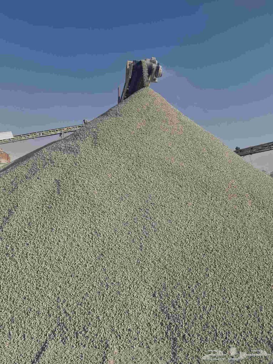 White sand, red sand, white gravel, asphalt, and soil64582692680706111