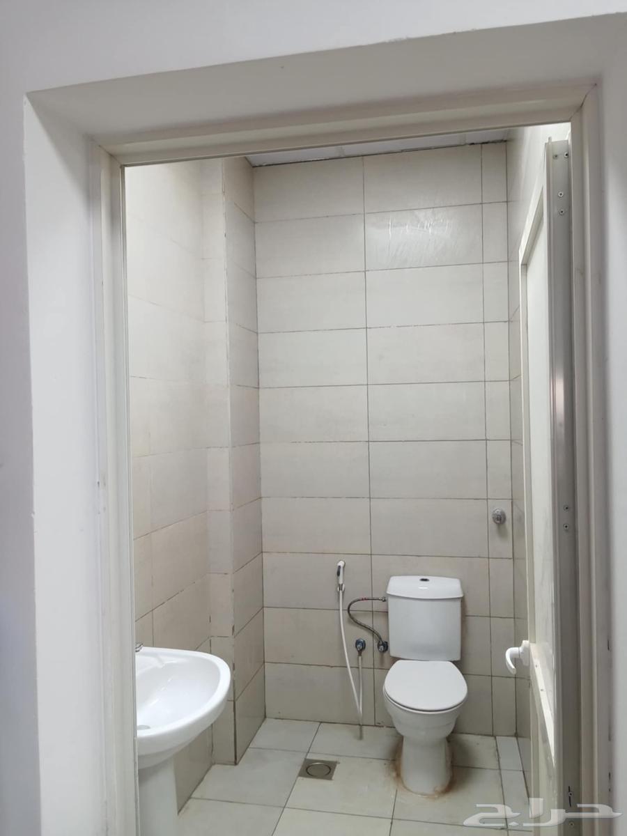 مبلط سيراميك ويوجد عمال تكسير وترميم64582725098371111