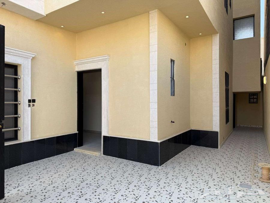 فيلا 200 متر بحي طويق مليون و 80 الف بها غرفة كبار سن64589513345538111