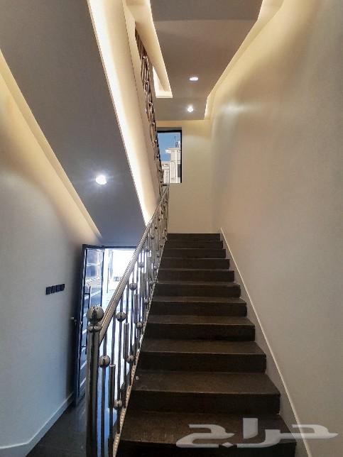 للبيع روف علوي مع ملحق 8غرف تشطيب راقي بحي النزهة من 680الف64589526659841114