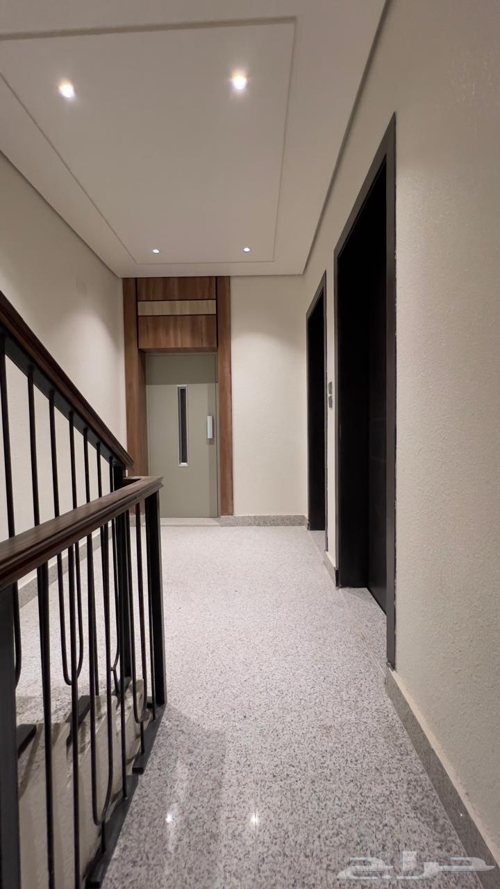 For sale, top-floor villa, ownership, Tabuk, Al-Akhdar neighborhood, 660 thousand64589612754946111