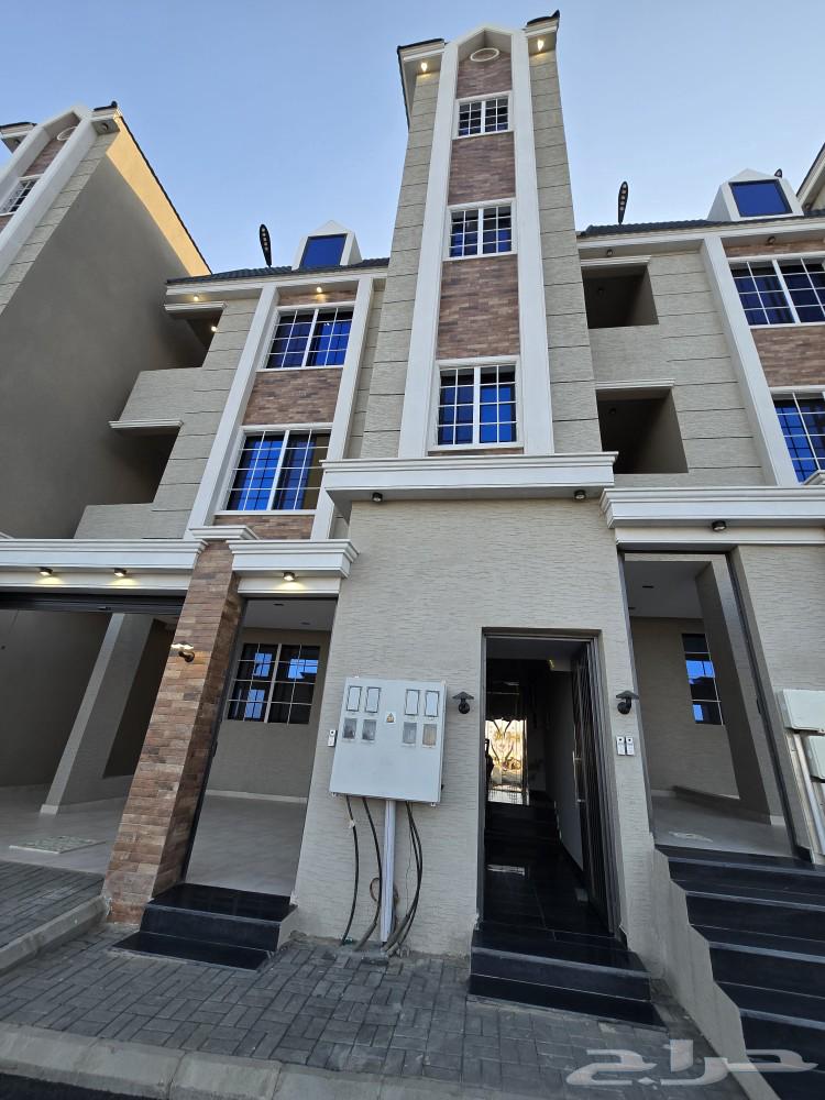 للبيع شقق علويه 6غرفVIPسطح خاص بحي التحليه وسط الخدمات520ألف64589541170177113