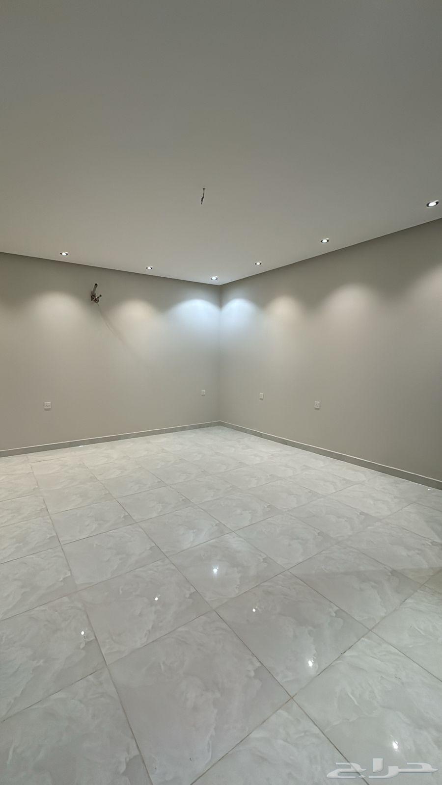 شقة جديده 4 غرف حي الرياض (فضلا التواصل واتساب)64582453707779110