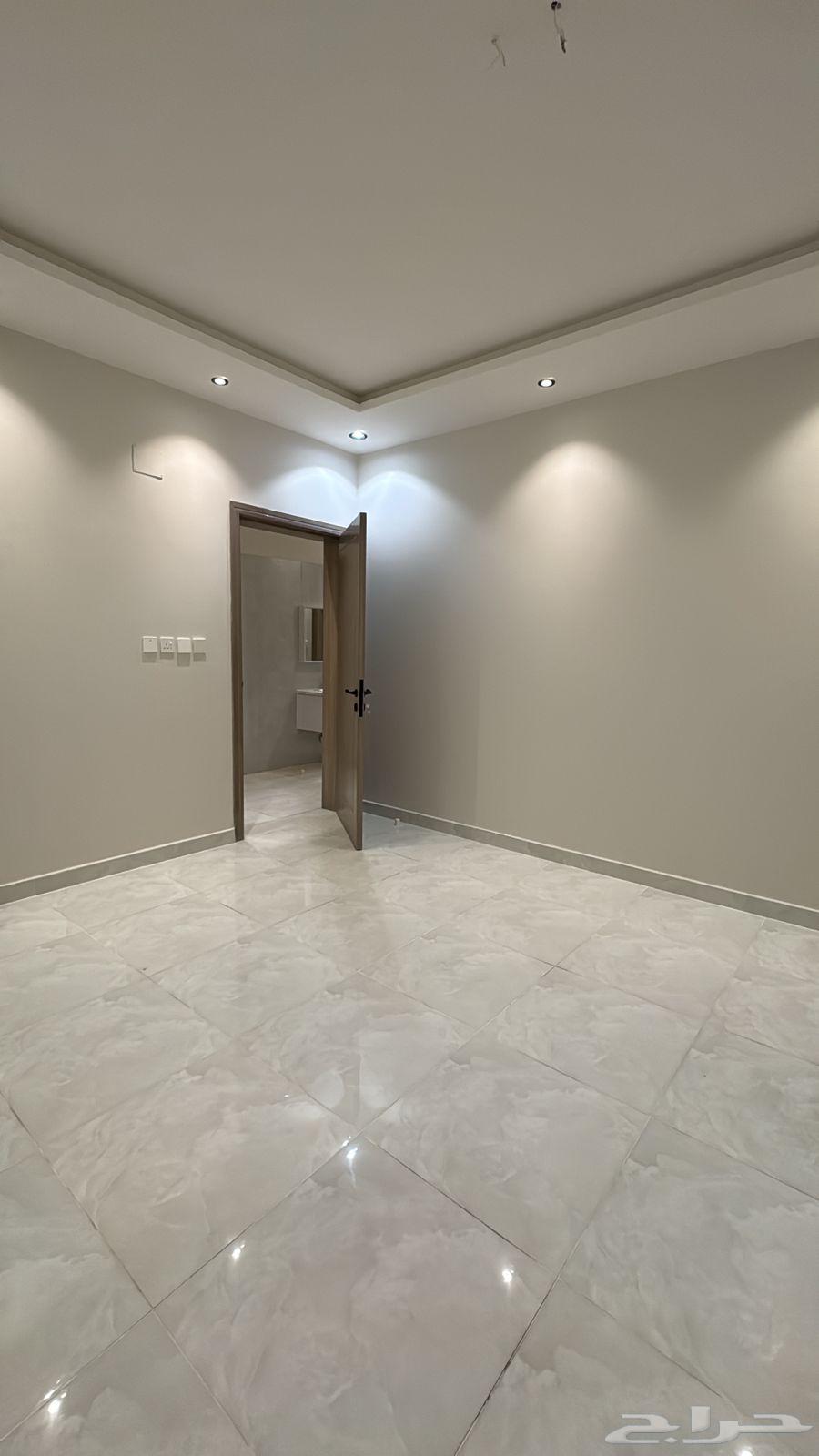 شقة جديده 4 غرف حي الرياض (فضلا التواصل واتساب)64582453707779113