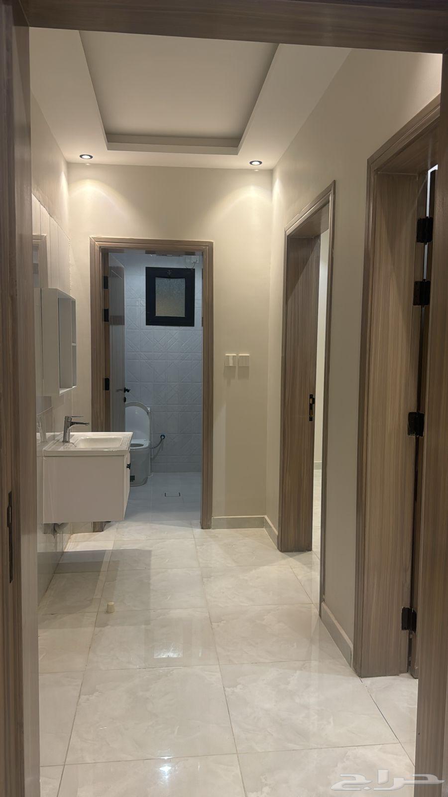 شقة جديده 4 غرف حي الرياض (فضلا التواصل واتساب)64582453707779112