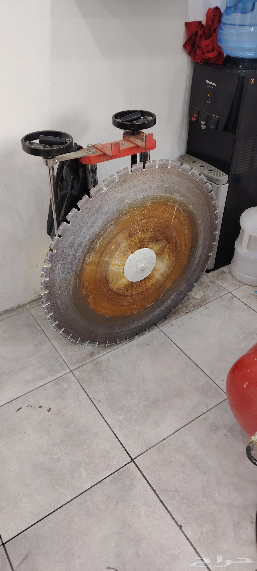 Cutting asphalt walls, sand roughening, external plastering, sealing, core hole cutting64582755054209113