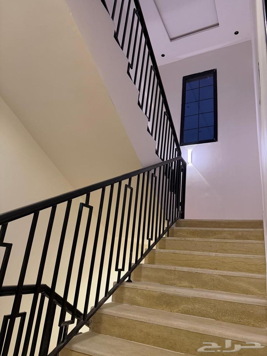 للبيع ادوار علويه مع الشقه فخامه مساحه 330م الشفاء حي بدر64582469164675111