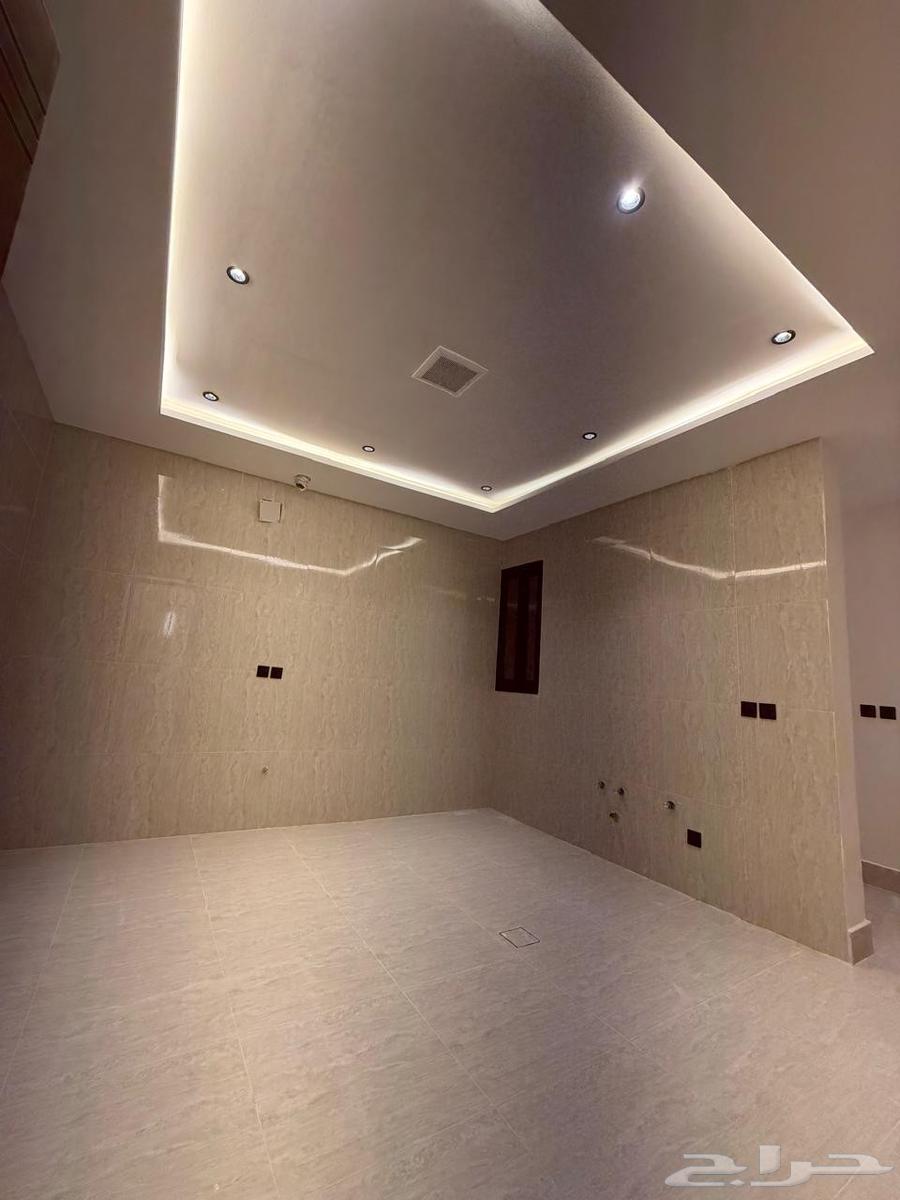 للبيع ادوار علويه مع الشقه فخامه مساحه 330م الشفاء حي بدر64582469164675113