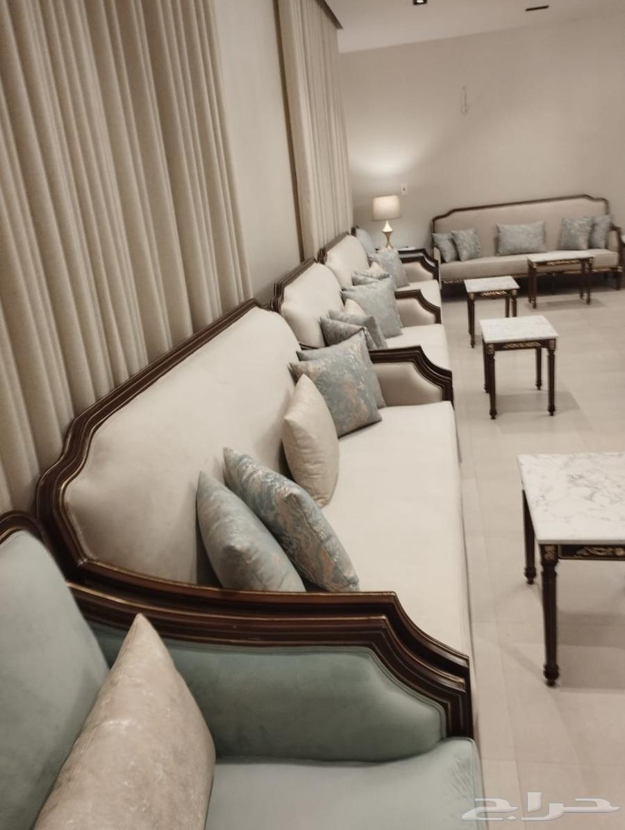 يوجد تنجيد كنب كلاسيكي وامريكي مع تصميم ستائر64582644980993111