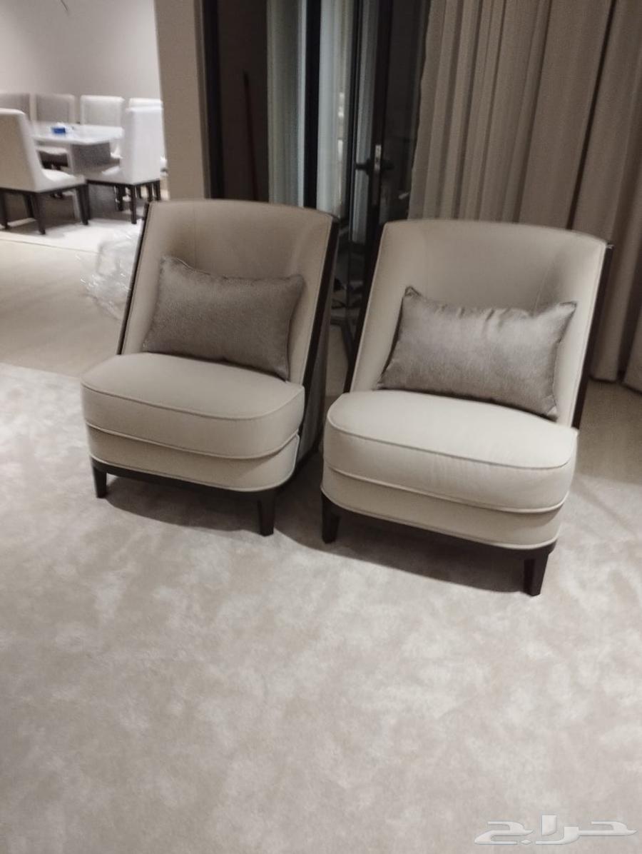 يوجد تنجيد كنب كلاسيكي وامريكي مع تصميم ستائر64582644980993114