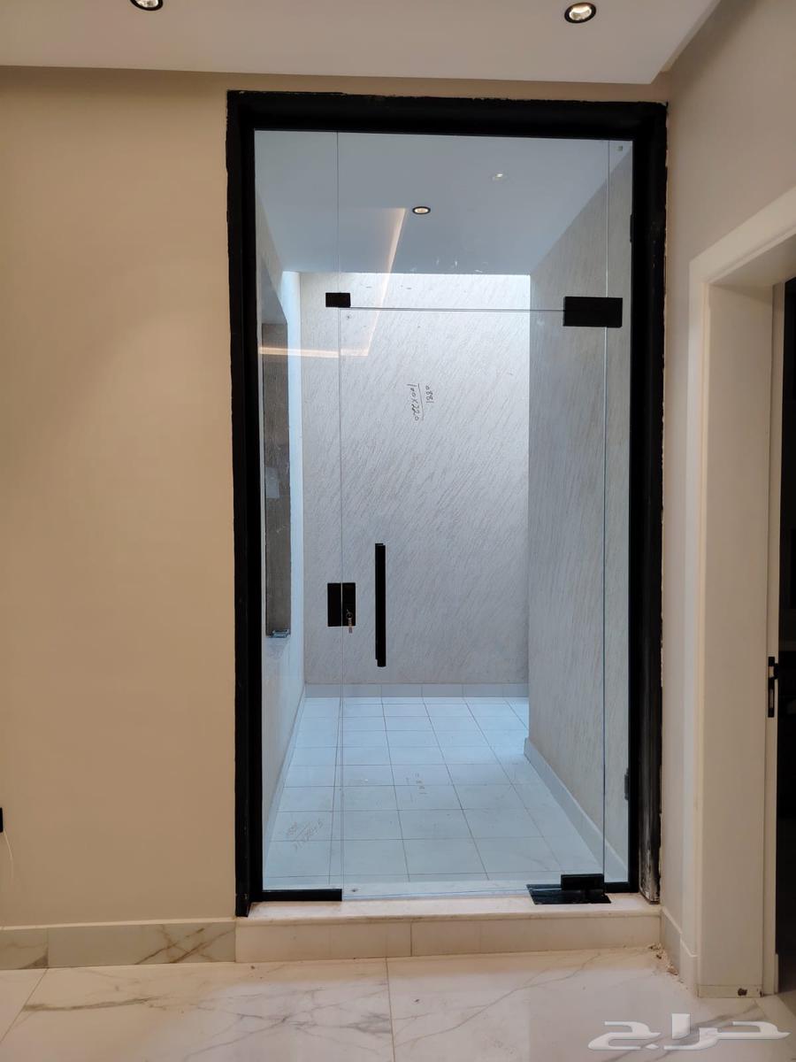 Office facade reflective glass, handrails, mirrors, aluminum shutters structure64369761714050111