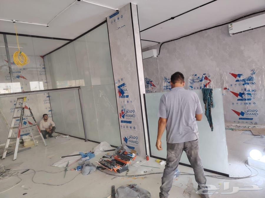 Office facade reflective glass, handrails, mirrors, aluminum shutters structure64369761714050114