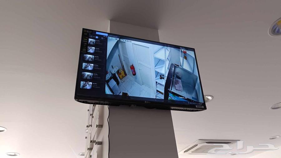 Solar-powered camera installation and maintenance64512608839682111