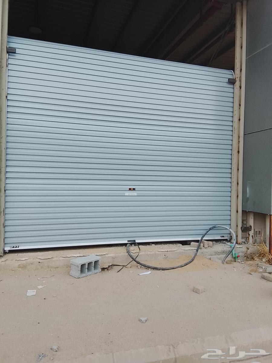 Maintenance and installation technician for garage sliding doors and shutter windows in Mecca64338568074243110