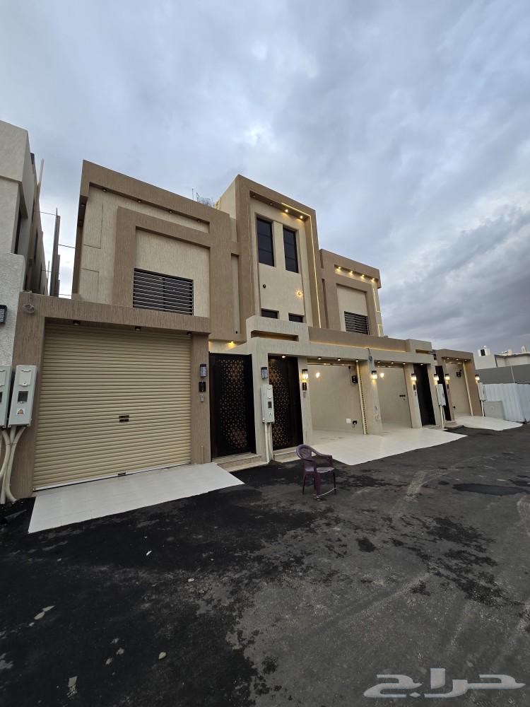 للبيع روف علوى مع ملحق مدخل مستقل حوش مدخل سيارةأبها المحالة64345674213635111