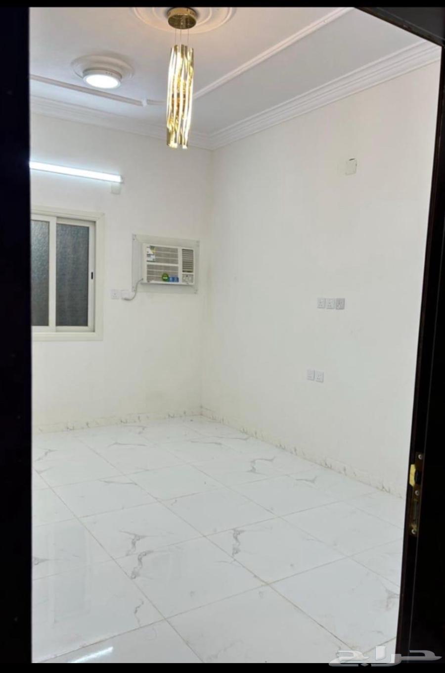 شقة جديدة للإيجار السنوي بمحايل حي الجنادرية64589641550593112