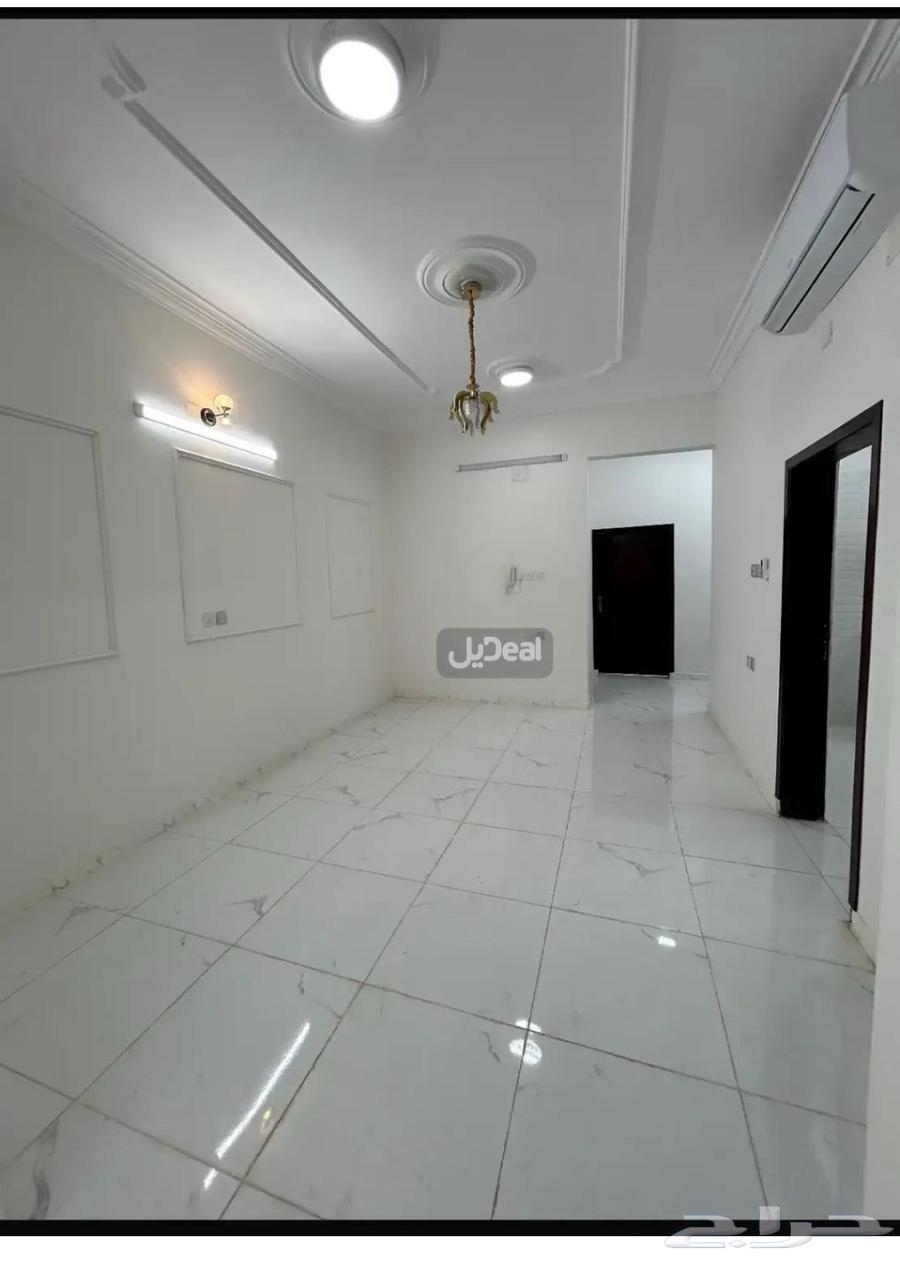 شقة جديدة للإيجار السنوي بمحايل حي الجنادرية64589641550593113