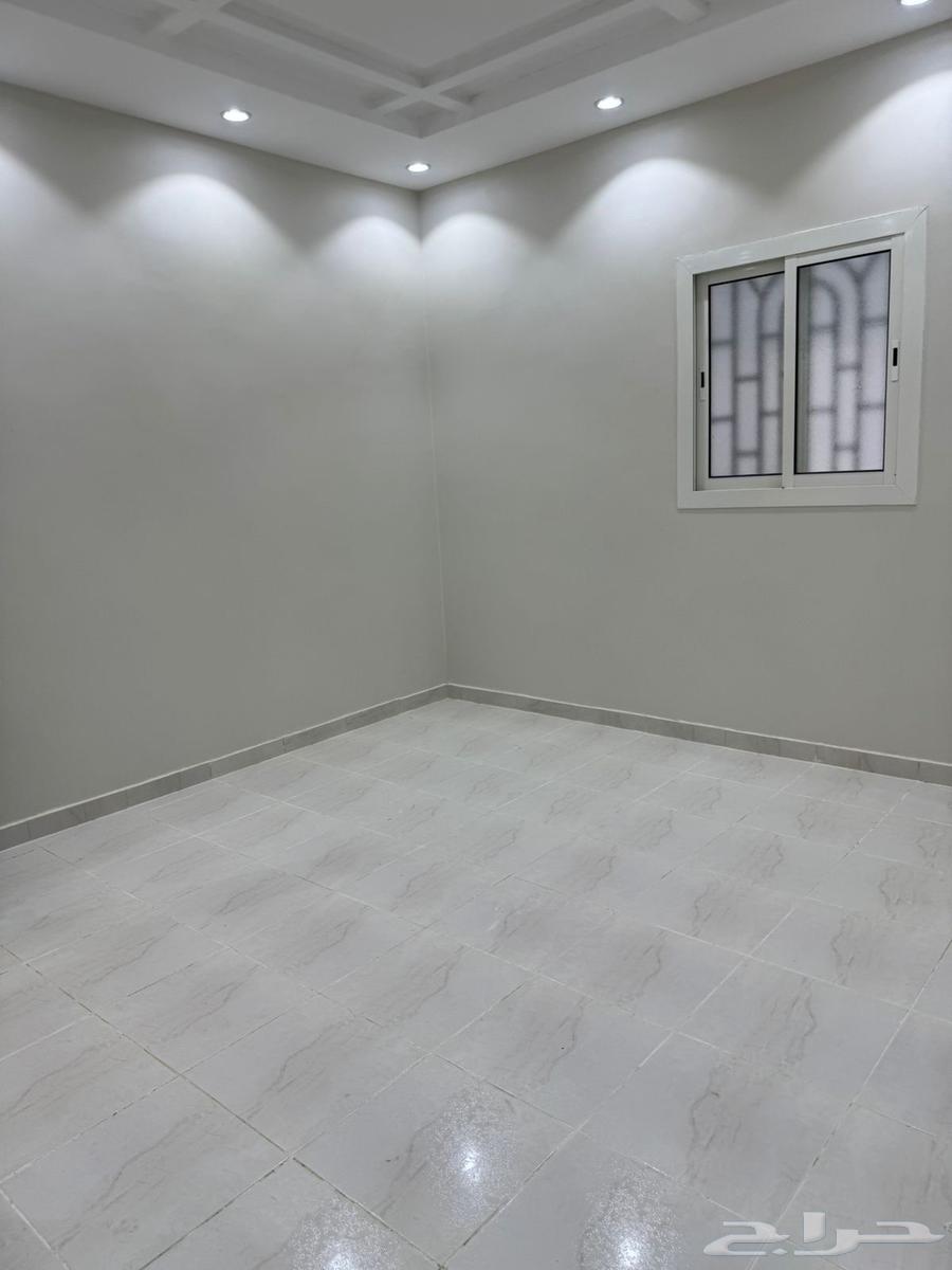 شقة أرضية خلفية ب 39064594052411137112