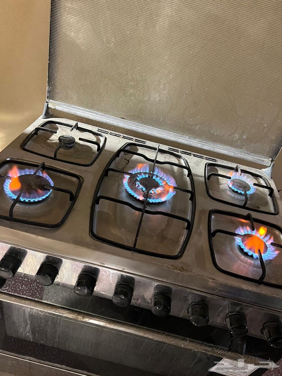 فرن على السوم شغال من فوق و من تحت مستخدم نظيف مافيه خرابات64594260217474110