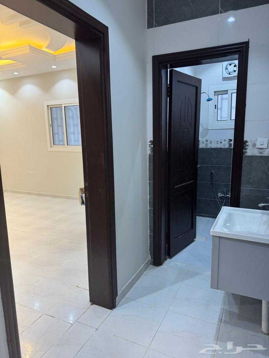 شقة أرضية خلفية ب 39064594052411137111