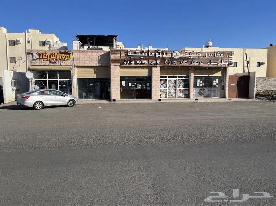 اوض مقام عليها محلات للبيع في حي الملك فهد64594068776707110
