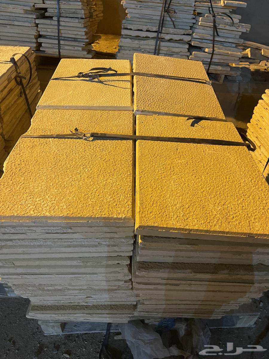 حجر طبيعي مستخدم اللون كريمي64594133765890112