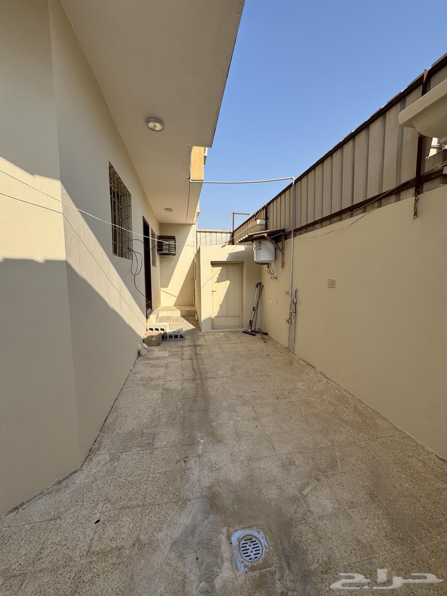 شقة ارضيه للايجار عوائل في الروضه الدمام64594051861890112