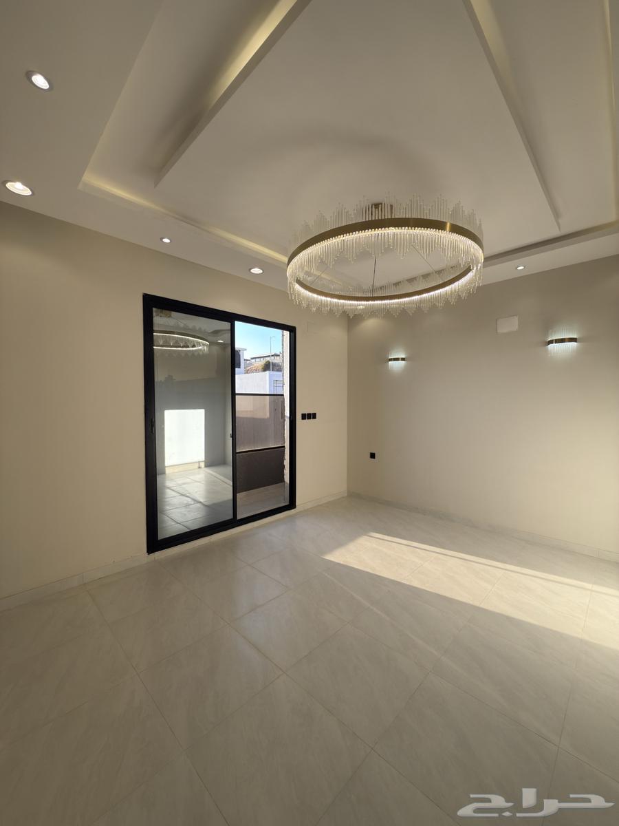 شقه علويه 6 غرف بدرج داخلي للسطح ابها قرب المطار-بسعر540الف64594068246145110