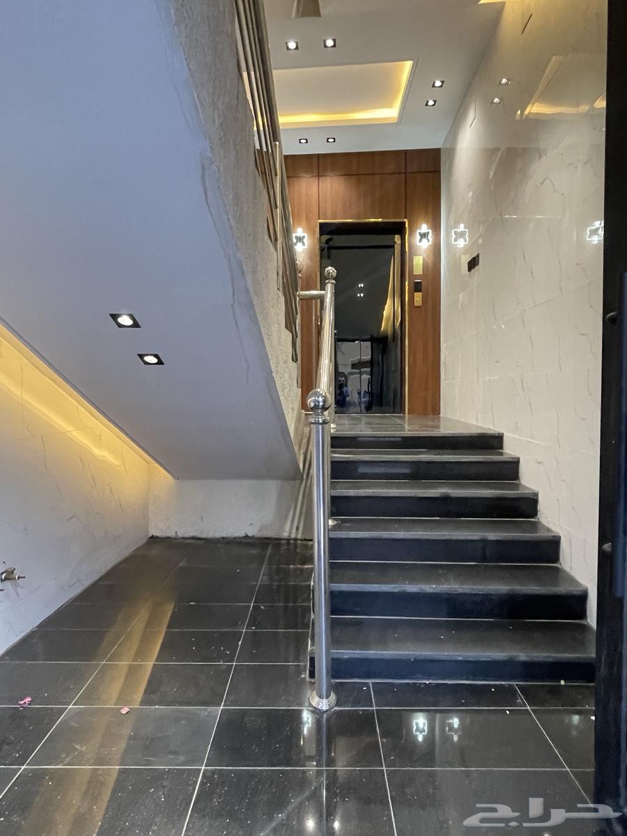 للبيع شقه علويه بسطح ومصعد شغال ابها حى البديع من 480 الف64606202328961112