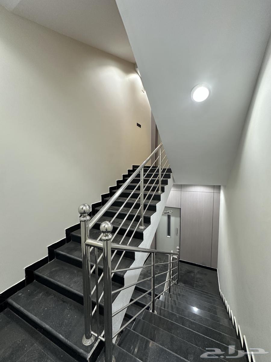 Roof and annex for sale with external staircase, 9 rooms, near services, 700 thousand64594069012867113