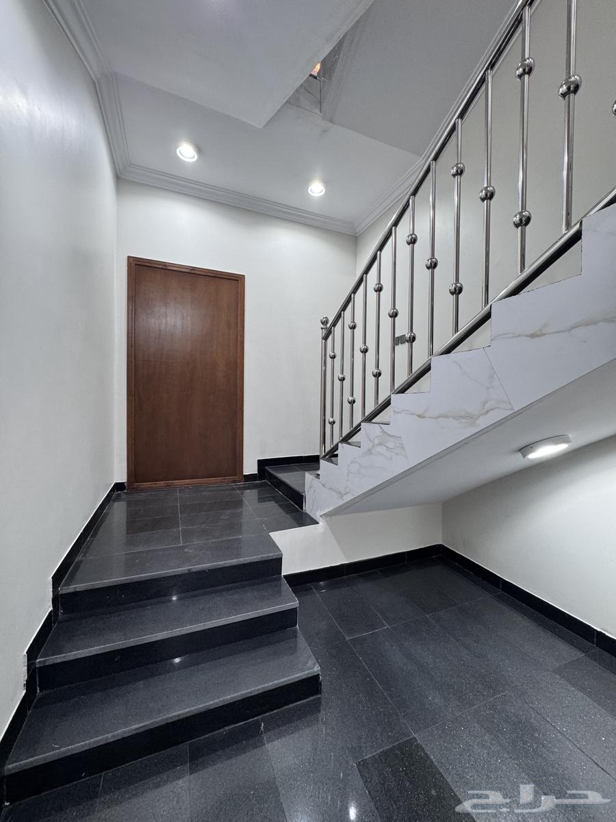 للبيع روف علوى مع ملحق بمدخل سياره مساحه كبيره بالخميس64594068124162114