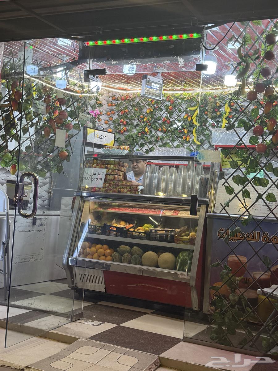 محل عصيرات للبيع الدخل اليومي لا يقل عن 700 ريال64589655535490113